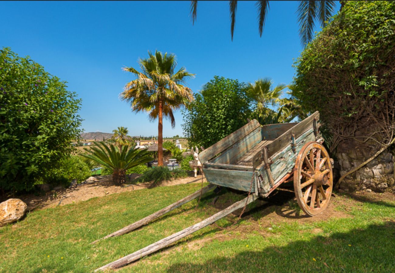 Casita Cuarta is een fijn kindvriendelijk vakantiehuis op een vakantieparkje met zwembad in Alhaurin el Grande, Andalusië