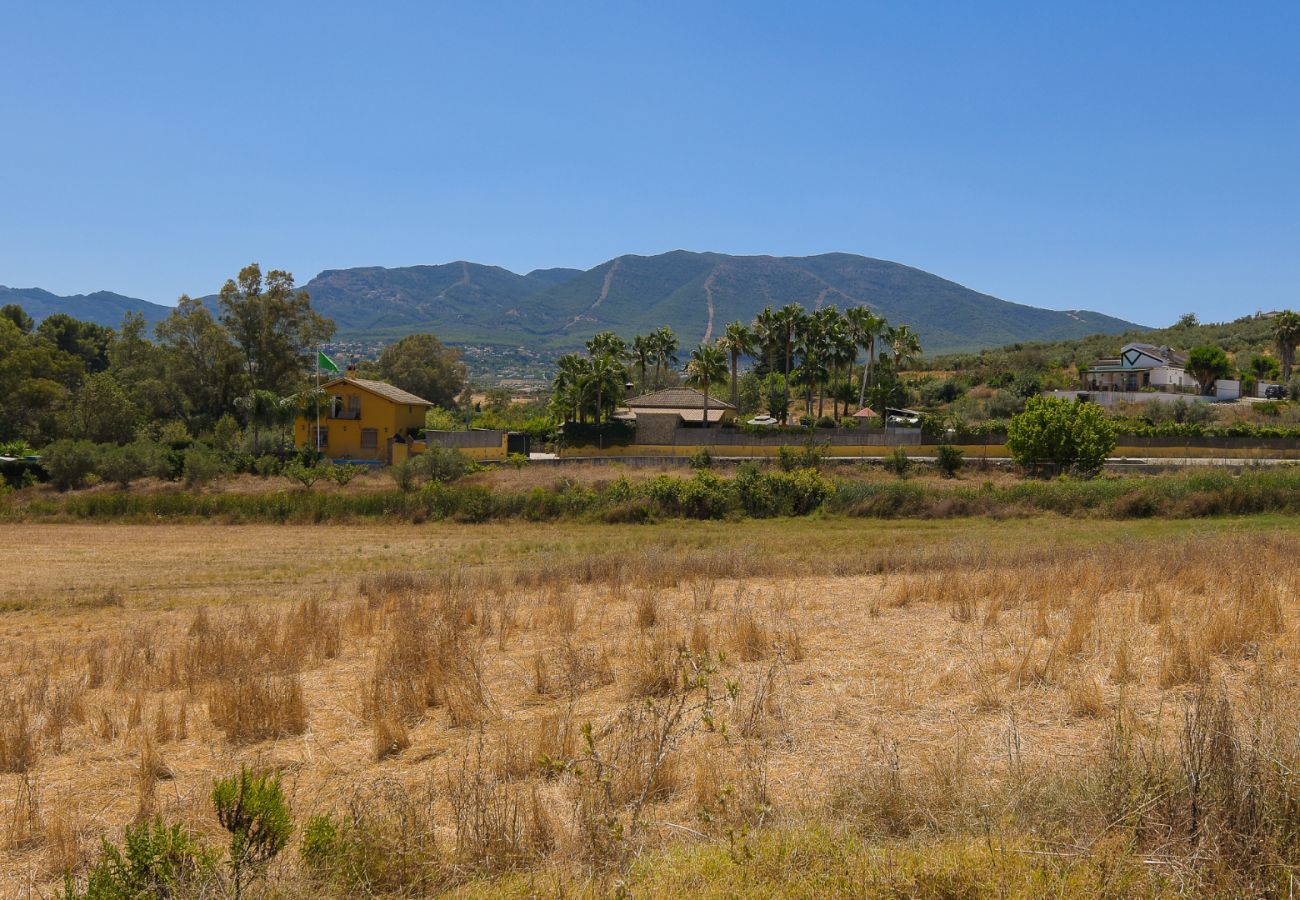 Casita Cuarta Grande is een kindvriendelijk vakantiehuis met privé zwembad in Alhaurin el Grande, Andalusië