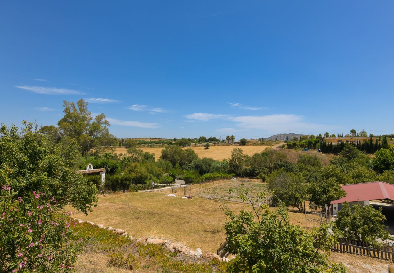 Casita Cuarta Grande is een kindvriendelijk vakantiehuis met privé zwembad in Alhaurin el Grande, Andalusië