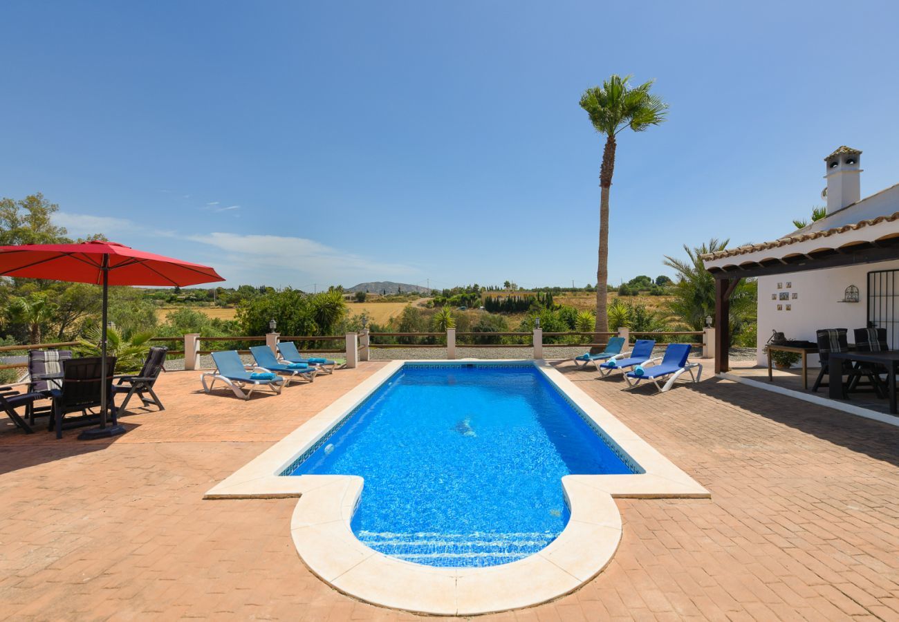 Casita Cuarta Grande is een kindvriendelijk vakantiehuis met privé zwembad in Alhaurin el Grande, Andalusië