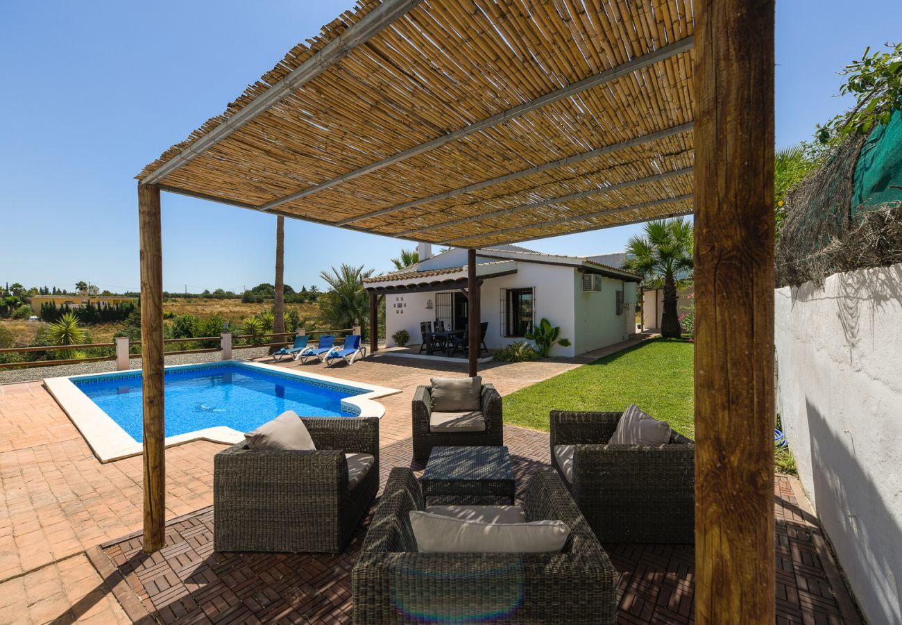 Casita Cuarta Grande is een kindvriendelijk vakantiehuis met privé zwembad in Alhaurin el Grande, Andalusië