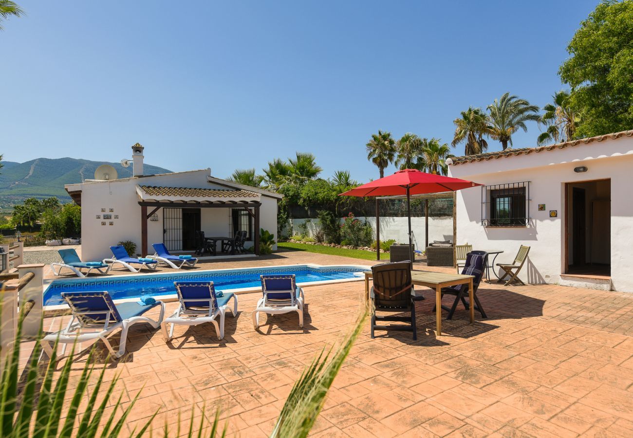 Casita Cuarta Grande is een kindvriendelijk vakantiehuis met privé zwembad in Alhaurin el Grande, Andalusië