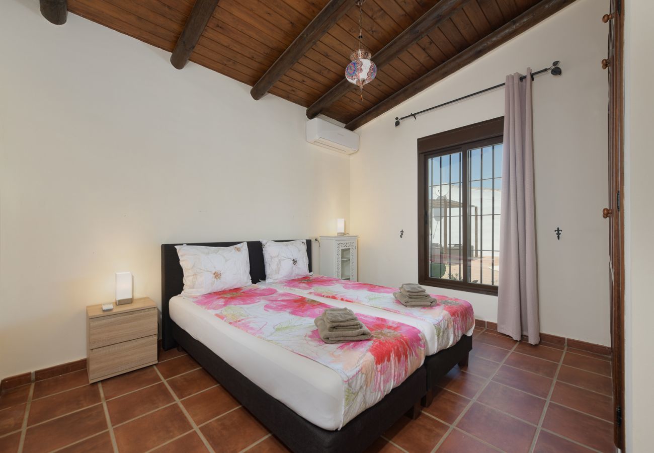 Casita Cuarta Grande is een kindvriendelijk vakantiehuis met privé zwembad in Alhaurin el Grande, Andalusië