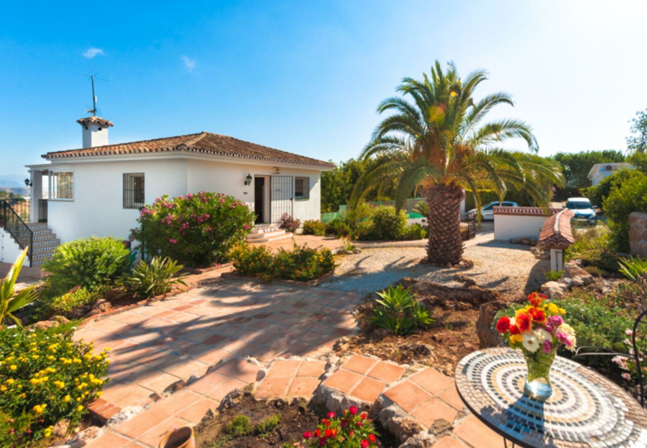 Villa Naranja heeft een privé zwembad, tuin met fruitboomgaard en veel privacy. In Alhaurin el Grande, Andalusië