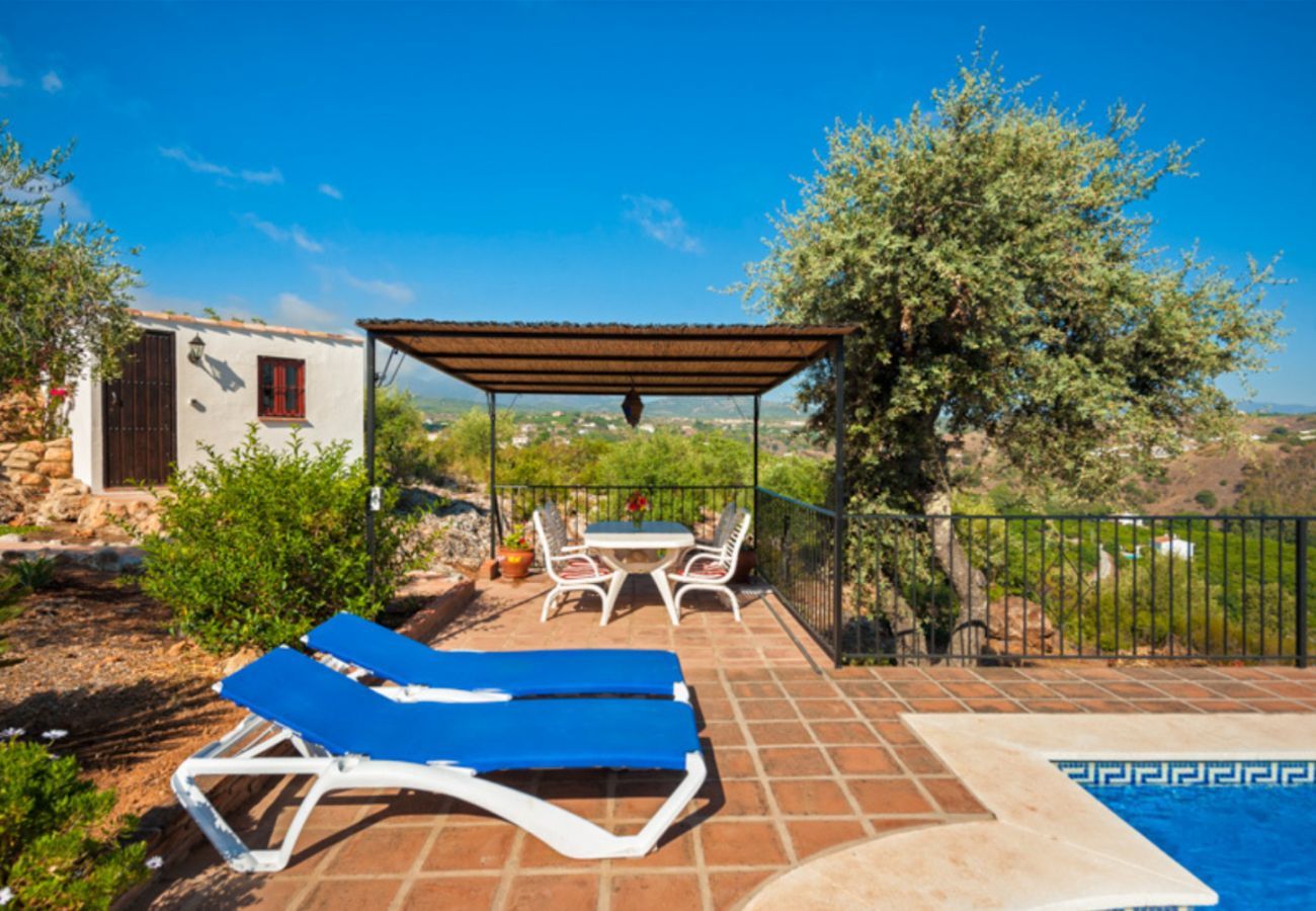 Villa Naranja heeft een privé zwembad, tuin met fruitboomgaard en veel privacy. In Alhaurin el Grande, Andalusië