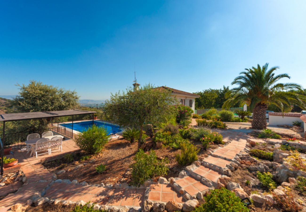 Villa Naranja heeft een privé zwembad, tuin met fruitboomgaard en veel privacy. In Alhaurin el Grande, Andalusië