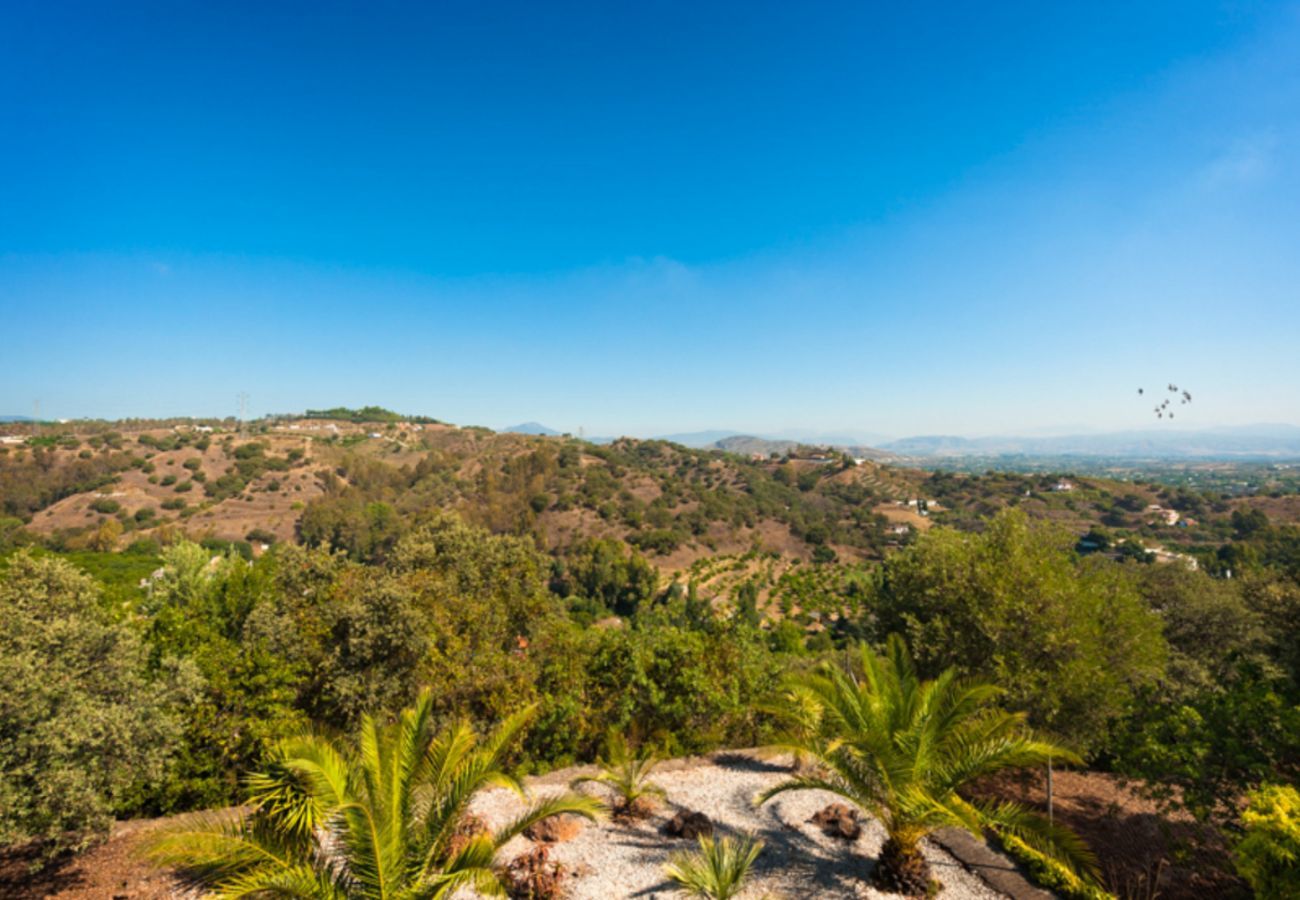 Villa Naranja heeft een privé zwembad, tuin met fruitboomgaard en veel privacy. In Alhaurin el Grande, Andalusië