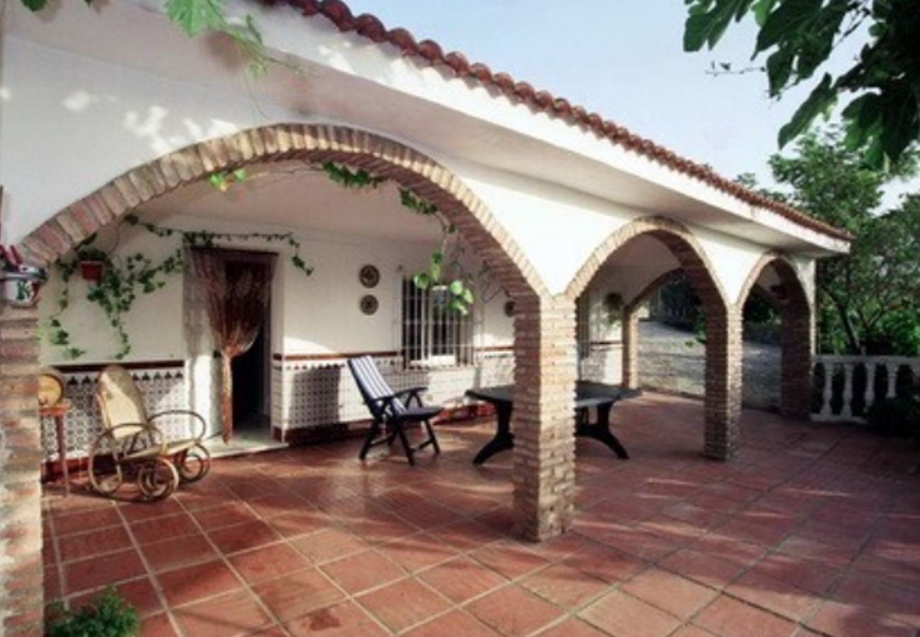 Finca de la Torre met verwarmd privé zwembad, tuin met fruitbomen en volop privacy in Alhaurin de la Torre, Andalusië