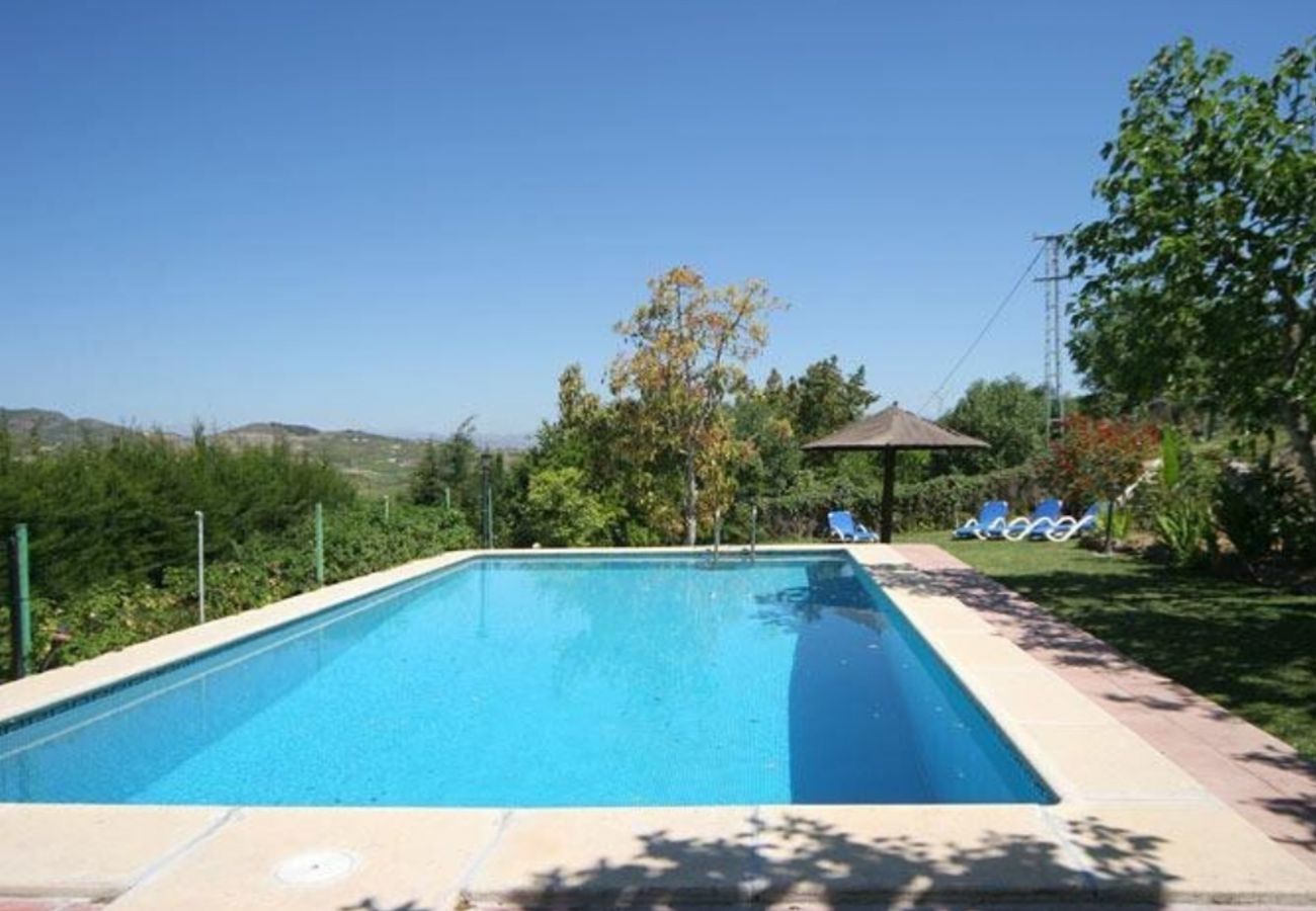 Finca de la Torre met verwarmd privé zwembad, tuin met fruitbomen en volop privacy in Alhaurin de la Torre, Andalusië