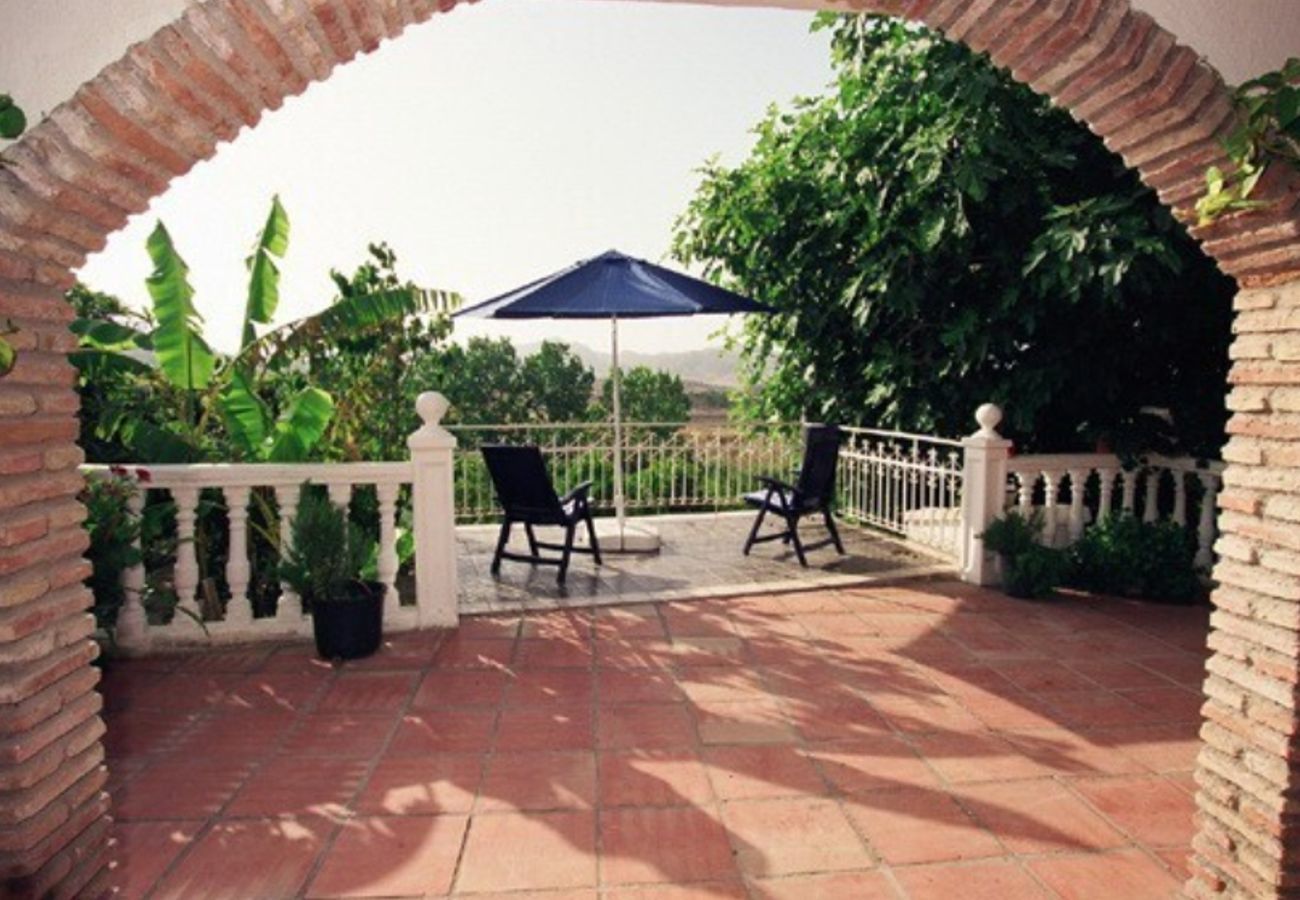 Finca de la Torre met verwarmd privé zwembad, tuin met fruitbomen en volop privacy in Alhaurin de la Torre, Andalusië