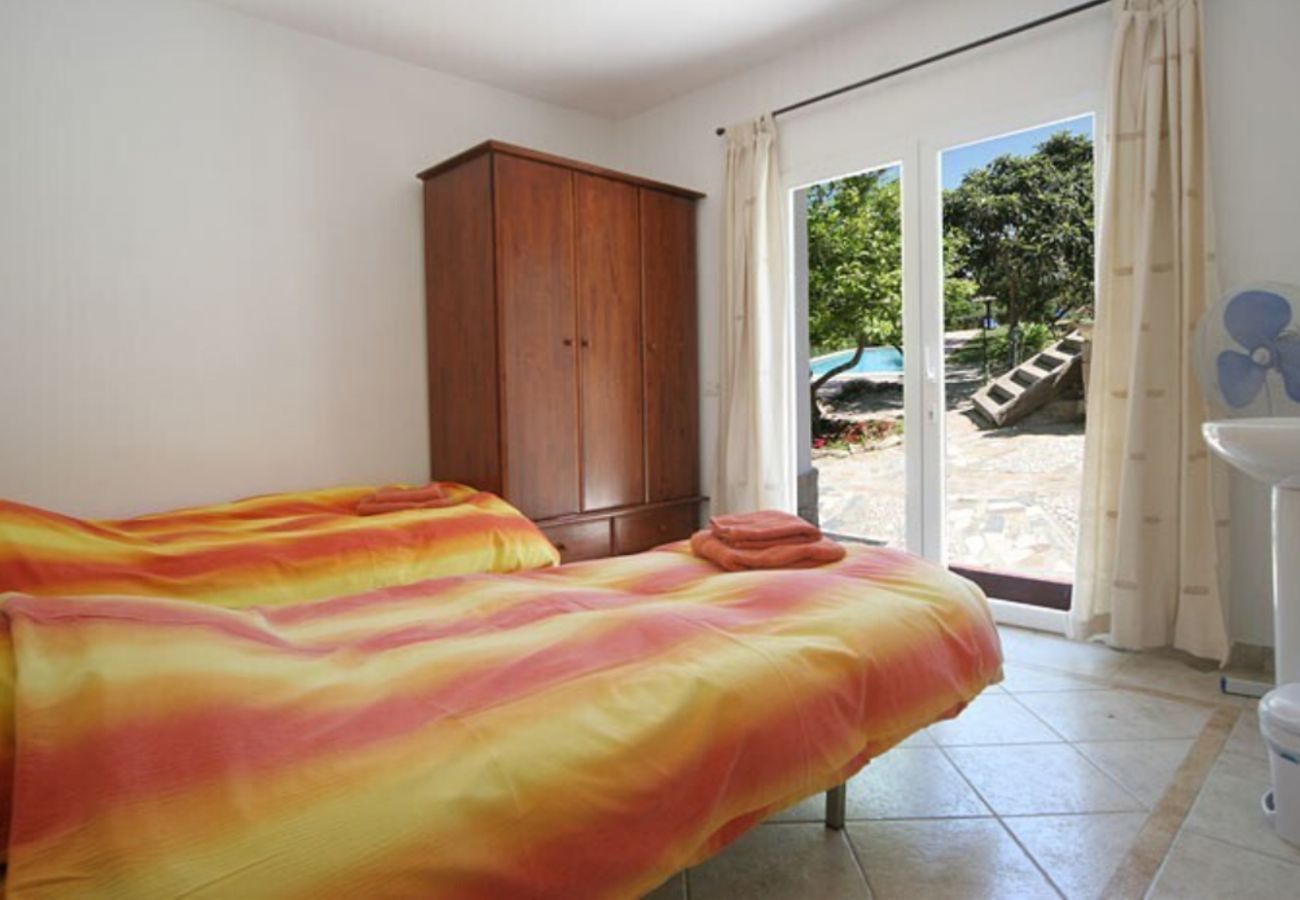 Finca de la Torre met verwarmd privé zwembad, tuin met fruitbomen en volop privacy in Alhaurin de la Torre, Andalusië