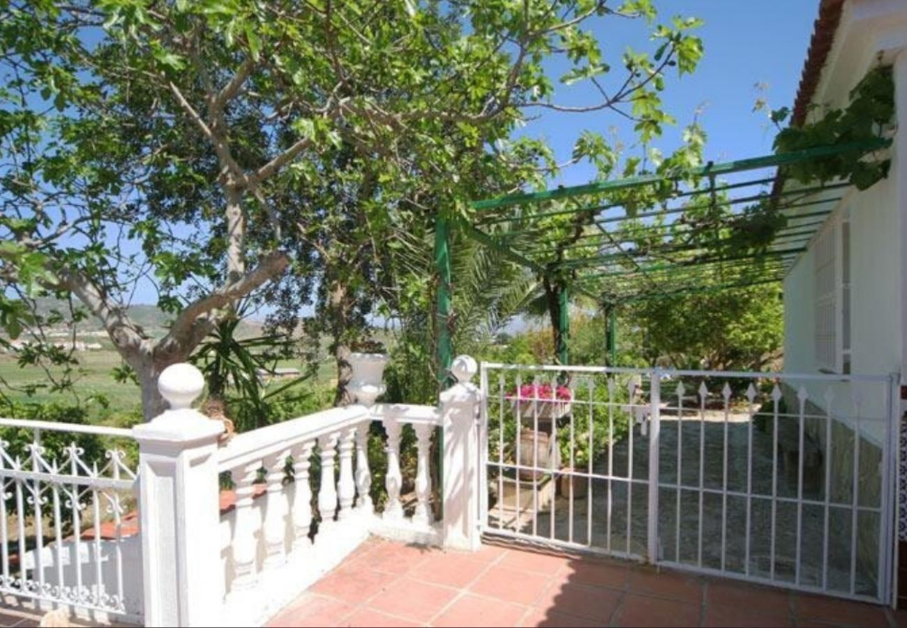 Finca de la Torre met verwarmd privé zwembad, tuin met fruitbomen en volop privacy in Alhaurin de la Torre, Andalusië