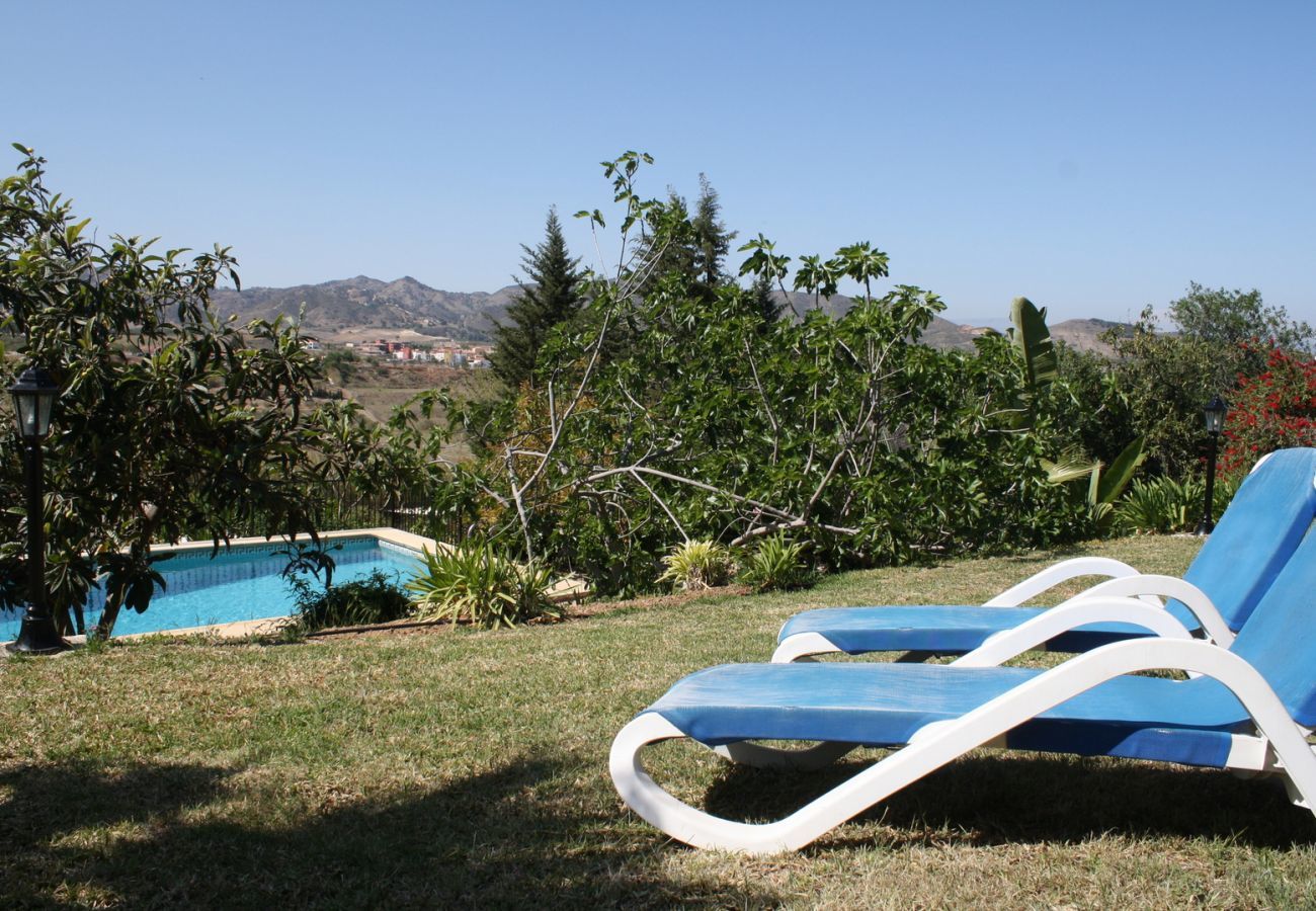 Finca de la Torre met verwarmd privé zwembad, tuin met fruitbomen en volop privacy in Alhaurin de la Torre, Andalusië