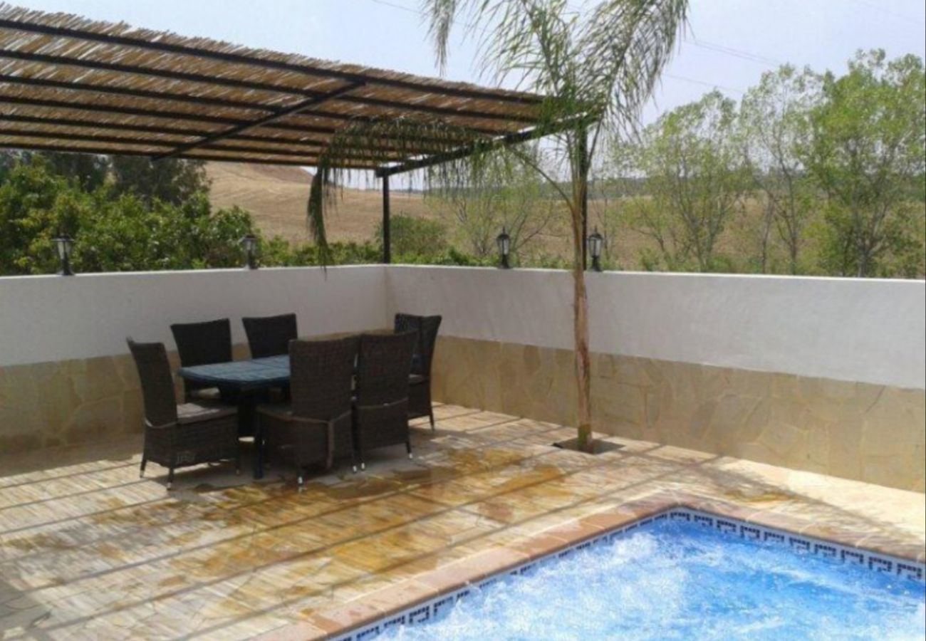 Finca de la Torre met verwarmd privé zwembad, tuin met fruitbomen en volop privacy in Alhaurin de la Torre, Andalusië