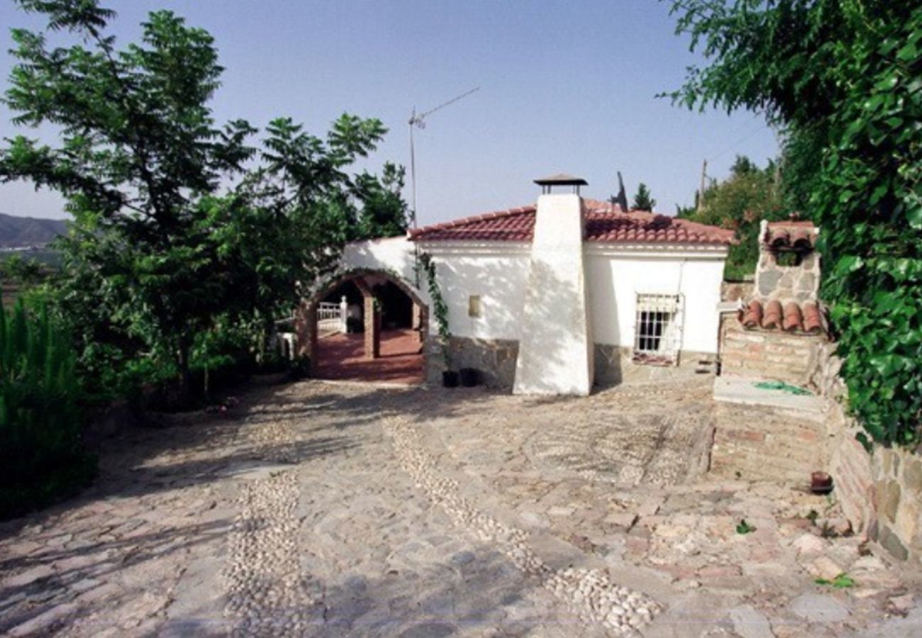 Finca de la Torre met verwarmd privé zwembad, tuin met fruitbomen en volop privacy in Alhaurin de la Torre, Andalusië