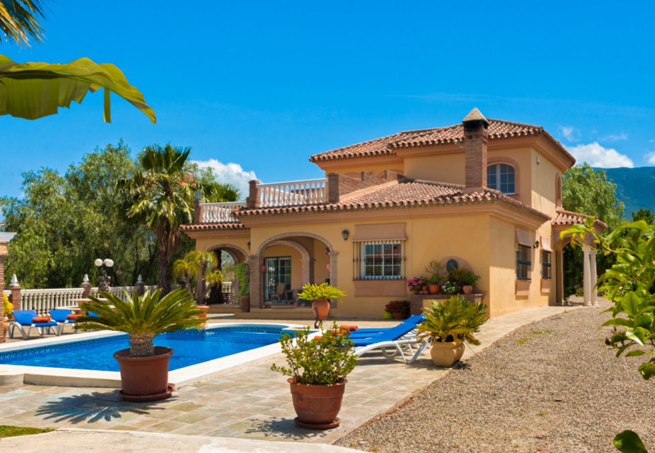 Villa Laura is een luxe vakantiehuis met privé zwembad en volop privacy. In Alhaurin el Grande, Andalusië