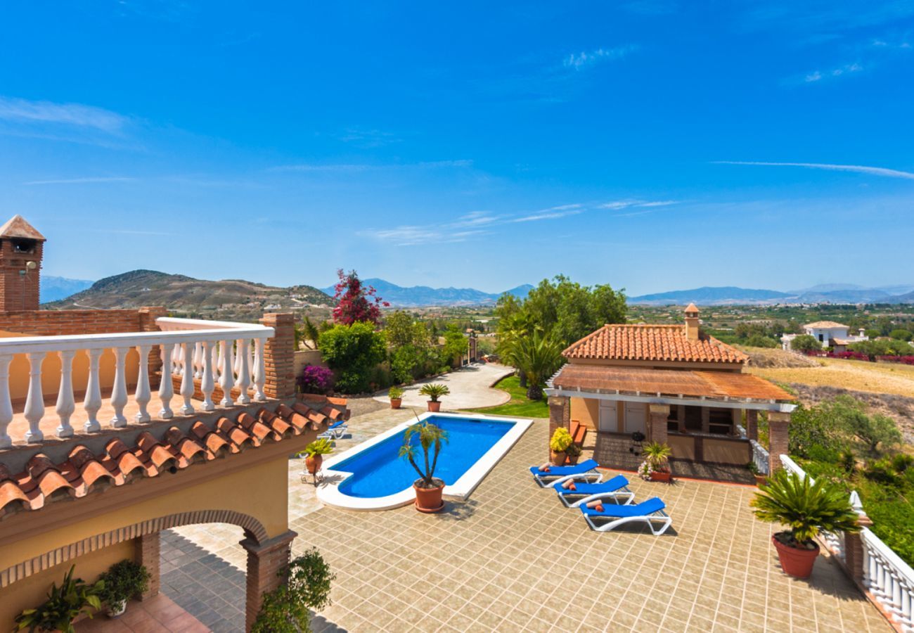 Villa Laura is een luxe vakantiehuis met privé zwembad en volop privacy. In Alhaurin el Grande, Andalusië