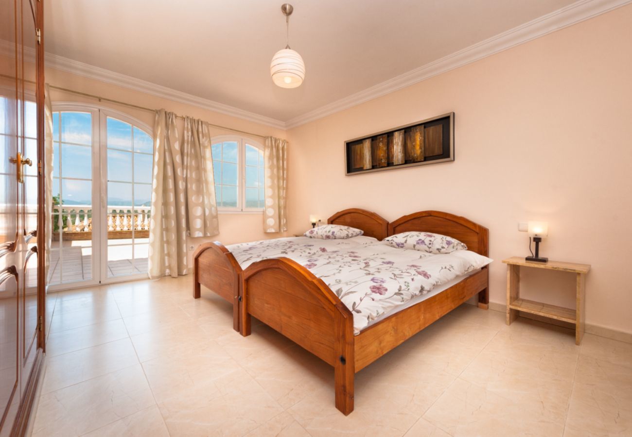 Villa Laura is een luxe vakantiehuis met privé zwembad en volop privacy. In Alhaurin el Grande, Andalusië