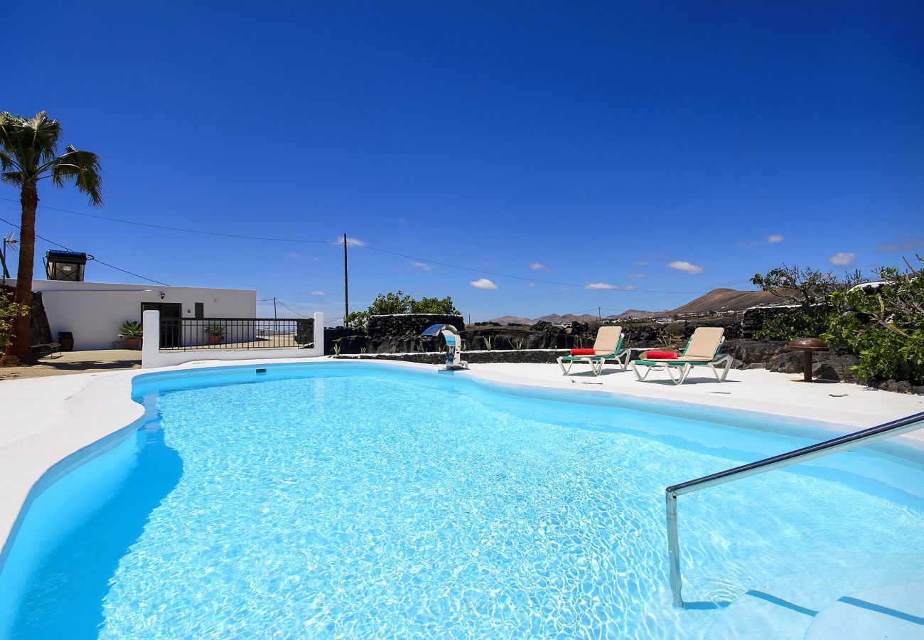 Villa Lanzarote Pequeña is een vakantievilla voor twee met privé zwembad en veel privacy in Masdache, Lanzarote