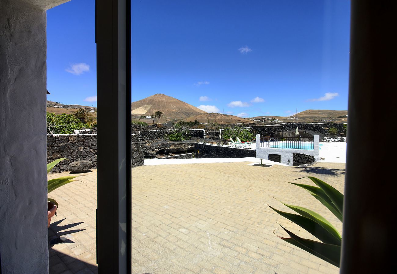 Villa Lanzarote Pequeña is een vakantievilla voor twee met privé zwembad en veel privacy in Masdache, Lanzarote