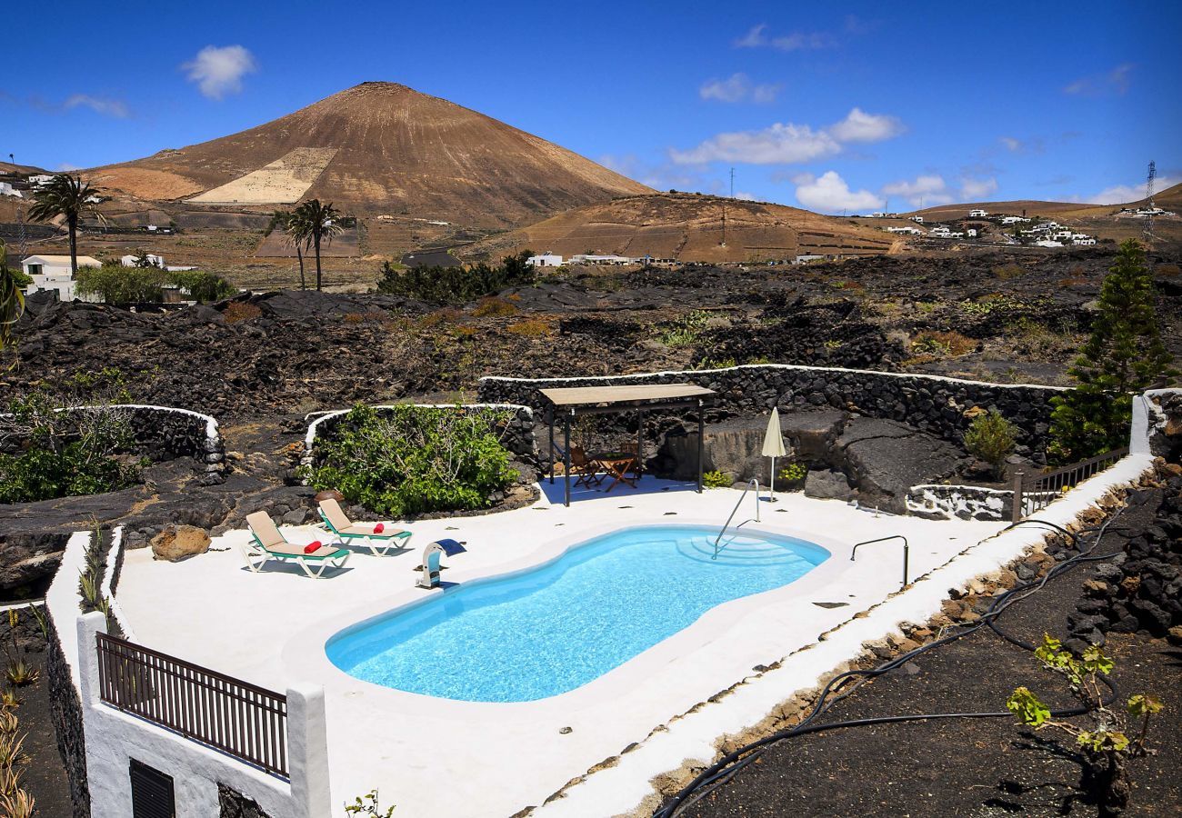 Villa Lanzarote Pequeña is een vakantievilla voor twee met privé zwembad en veel privacy in Masdache, Lanzarote