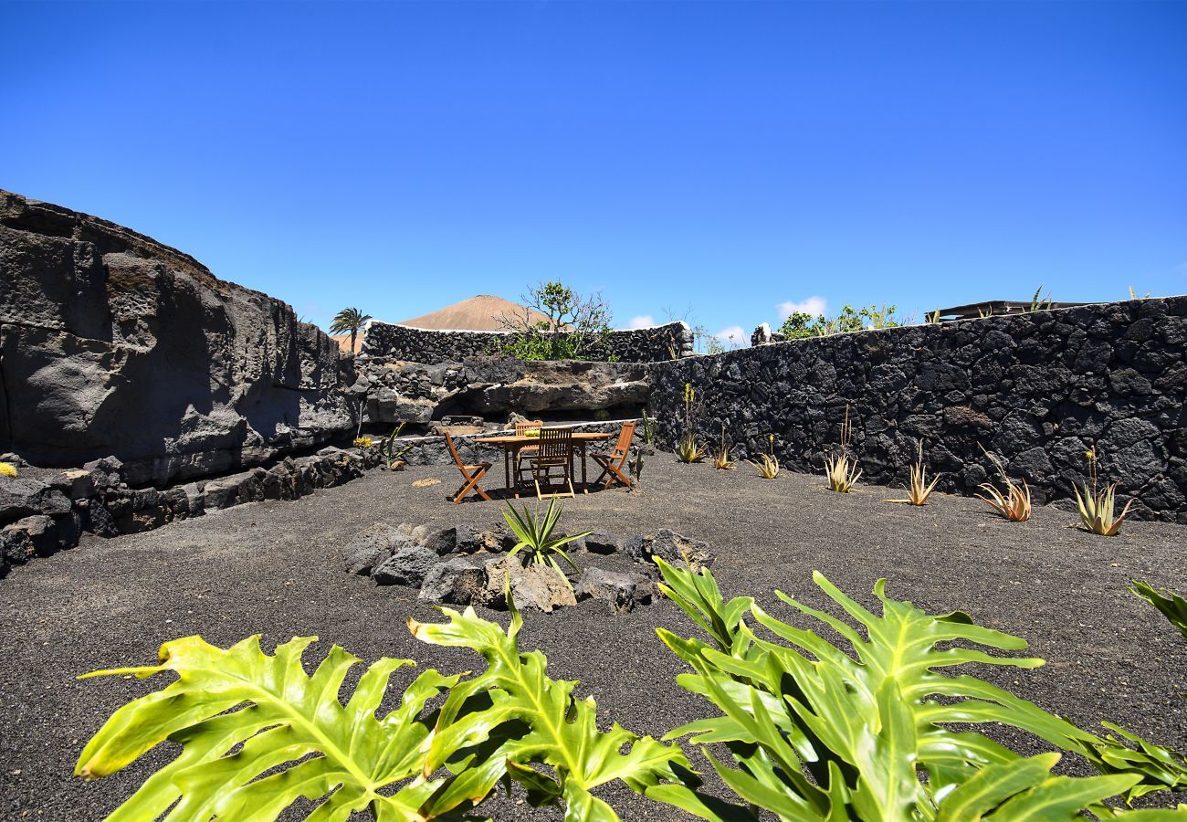 Villa Lanzarote Pequeña is een vakantievilla voor twee met privé zwembad en veel privacy in Masdache, Lanzarote