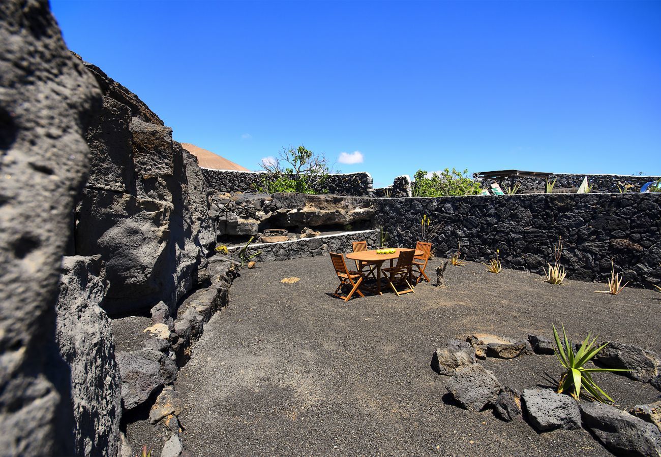 Villa Lanzarote Pequeña is een vakantievilla voor twee met privé zwembad en veel privacy in Masdache, Lanzarote