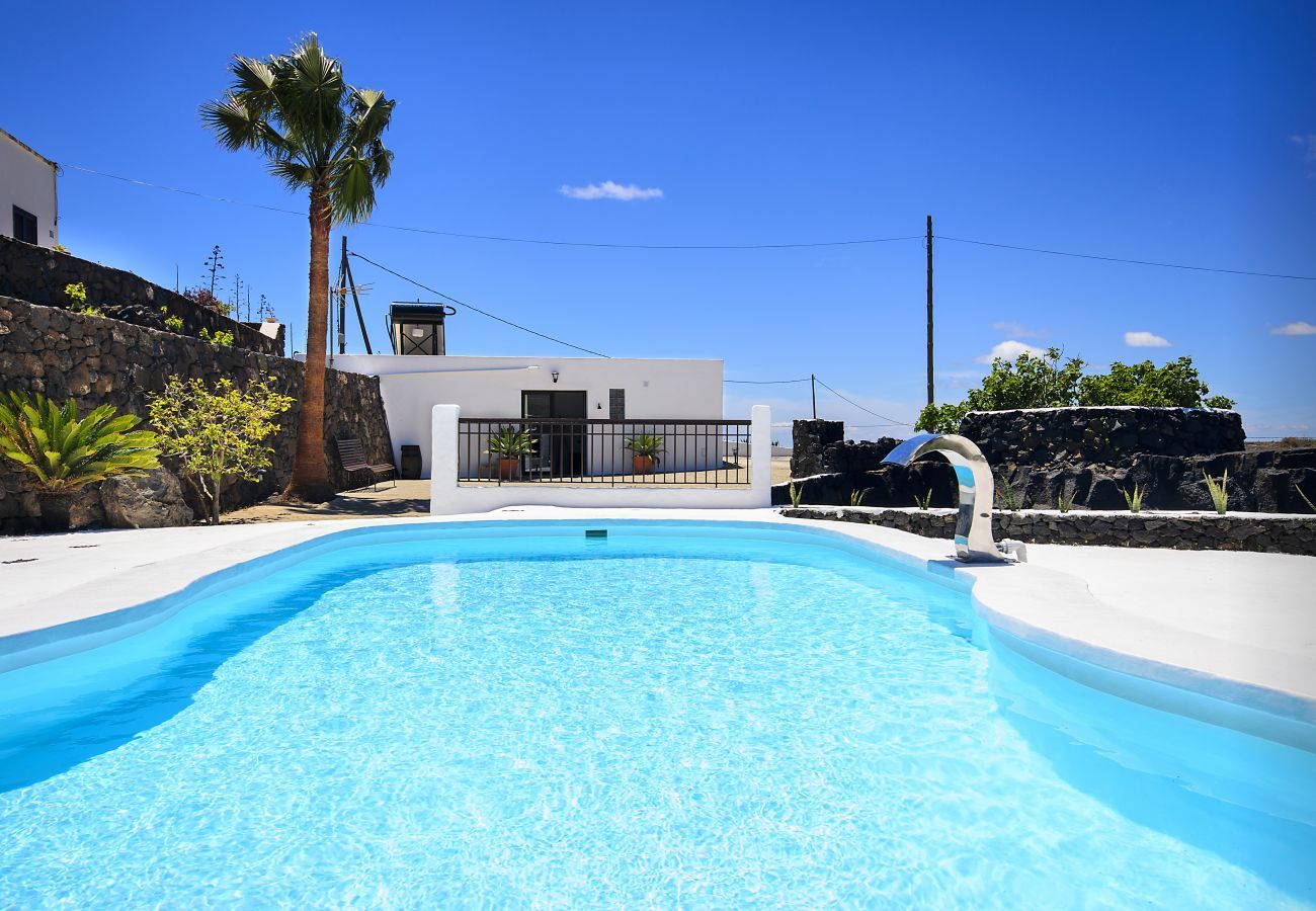 Villa Lanzarote Pequeña is een vakantievilla voor twee met privé zwembad en veel privacy in Masdache, Lanzarote