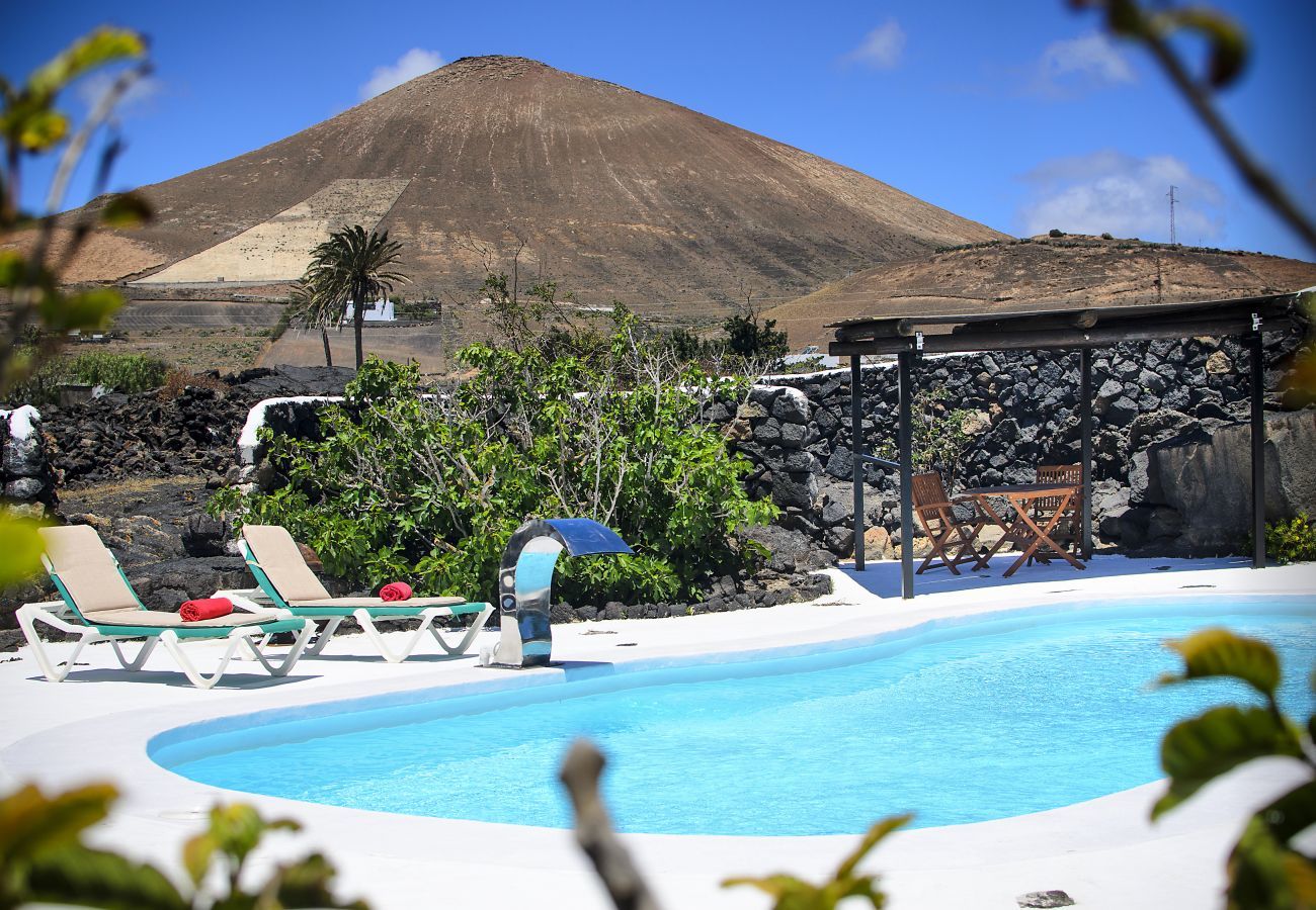 Villa Lanzarote Pequeña is een vakantievilla voor twee met privé zwembad en veel privacy in Masdache, Lanzarote