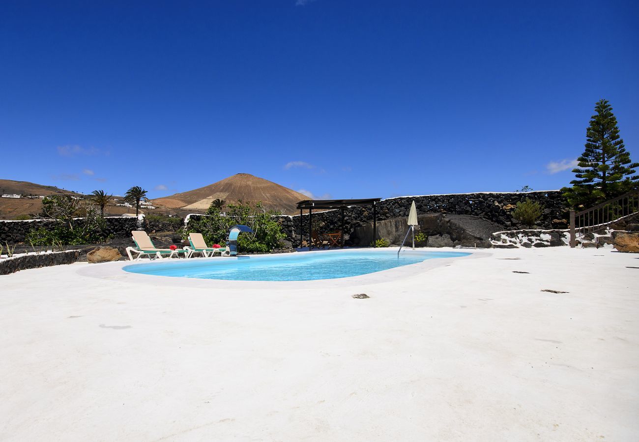 Villa Lanzarote Pequeña is een vakantievilla voor twee met privé zwembad en veel privacy in Masdache, Lanzarote