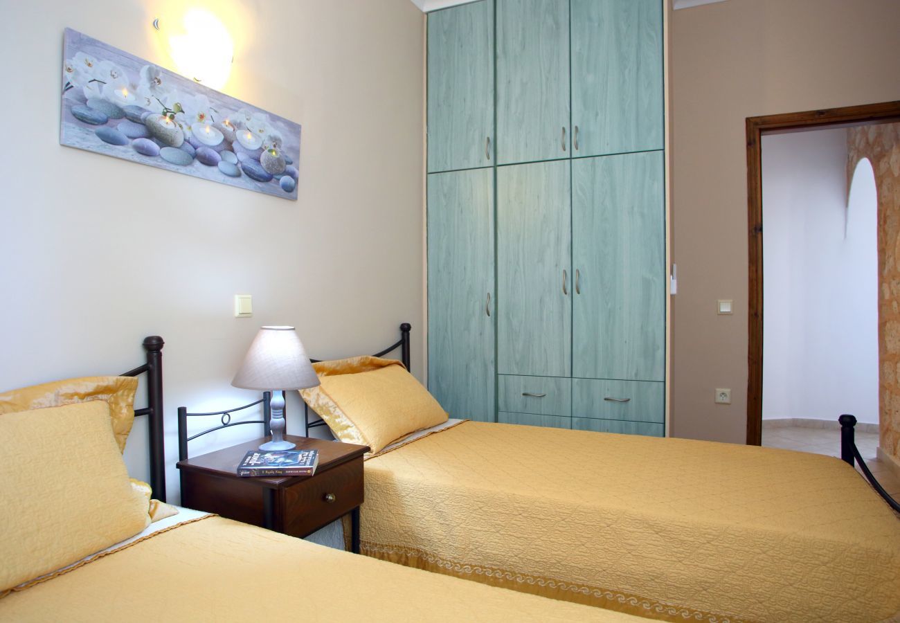 Villa in Tsoukalades - Villa Evy