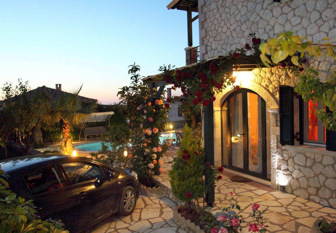 Villa in Tsoukalades - Villa Evy