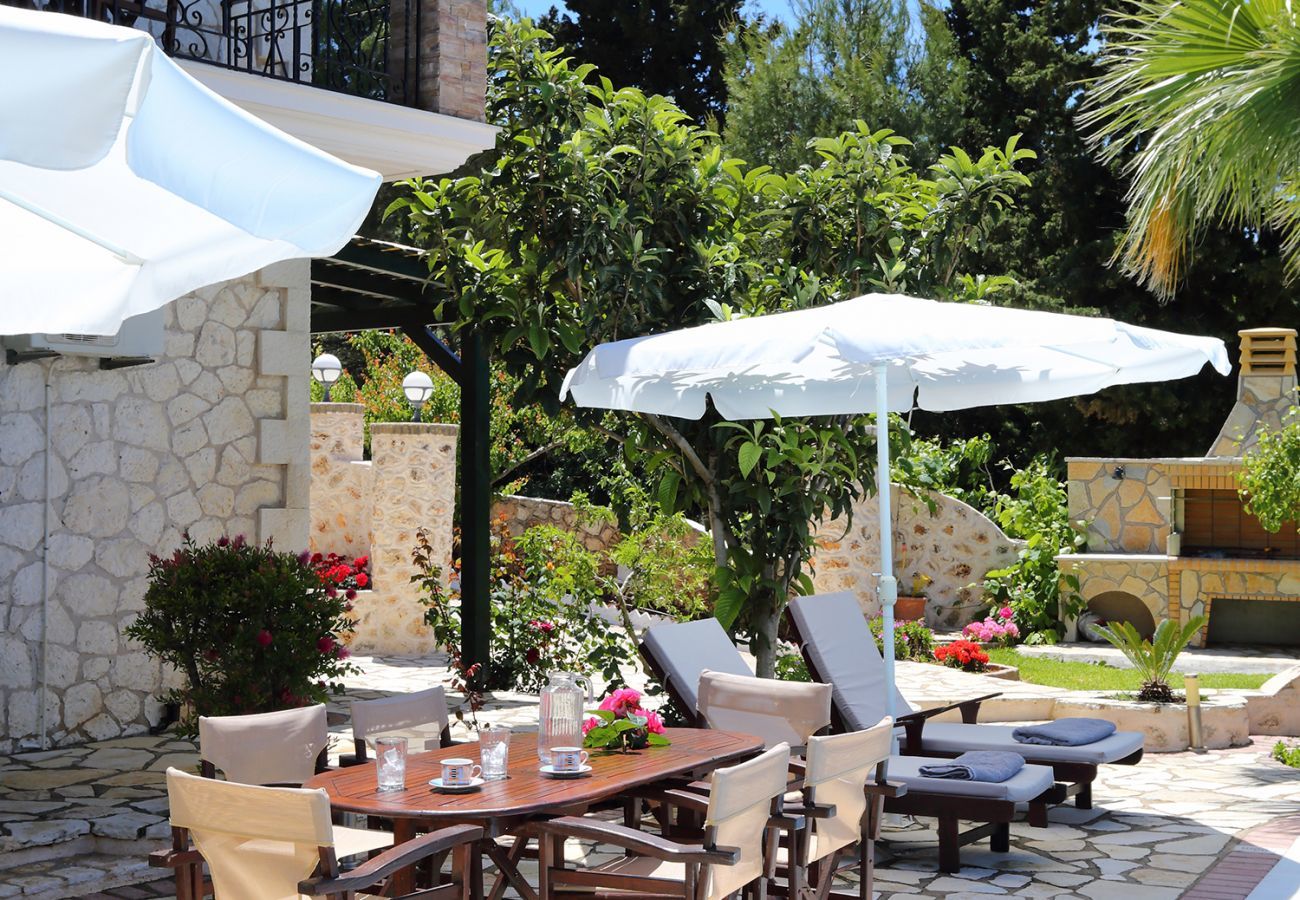 Villa in Tsoukalades - Villa Evy