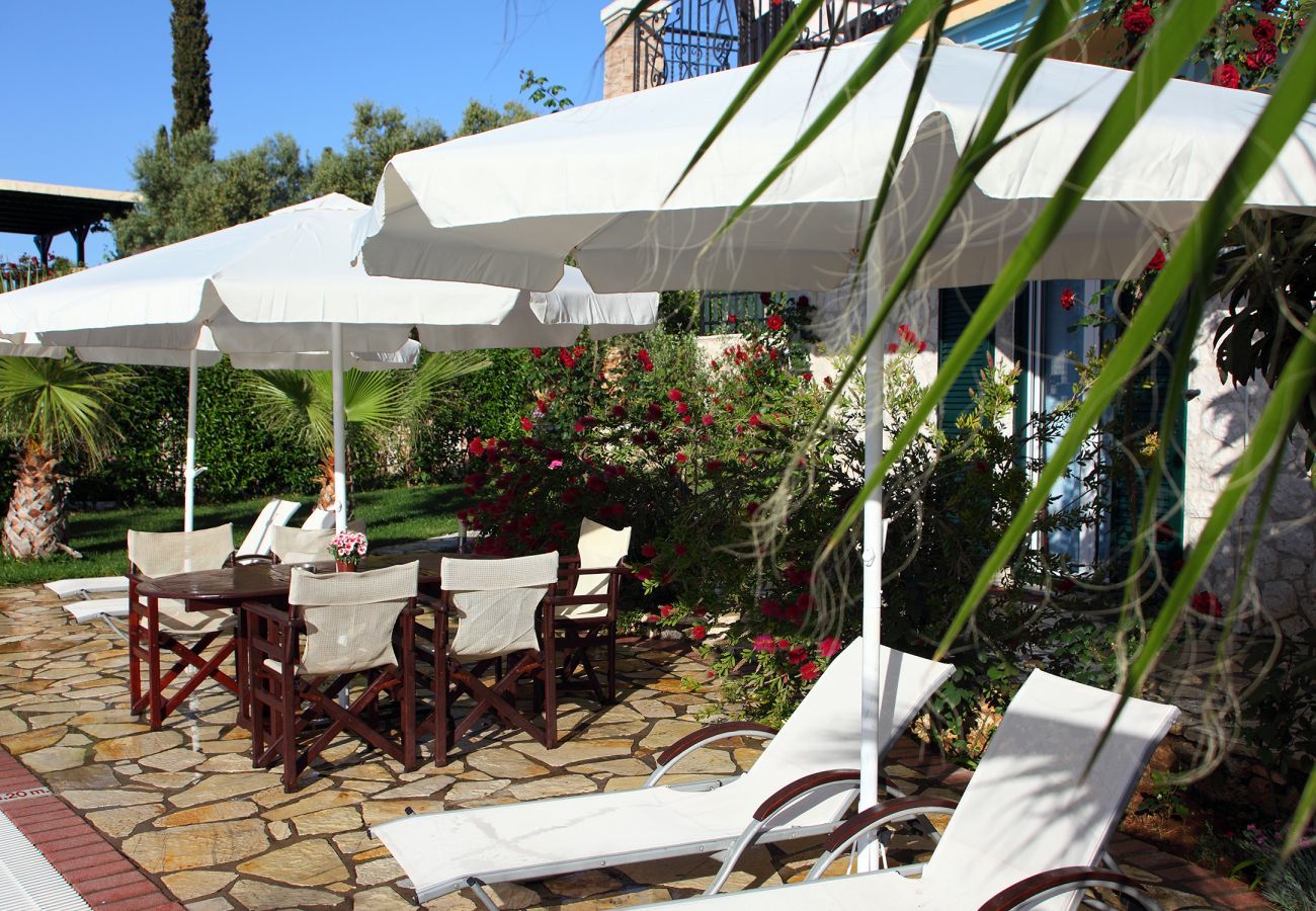 Villa in Tsoukalades - Villa Evy