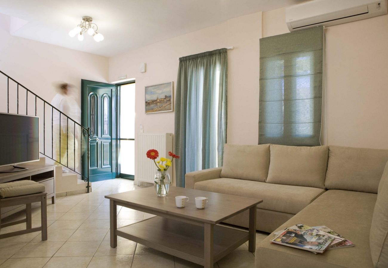  Villa Sonia is a comfortable holiday home with private pool. Near capital in Kariotes, Lefkada