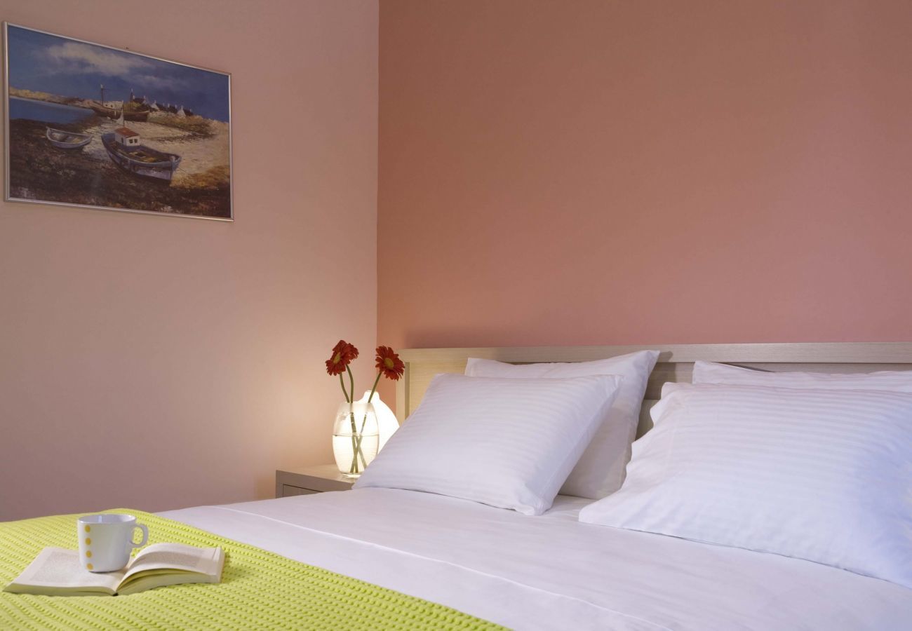 Villa Ioanna is een comfortabele vakantievilla met privé zwembad. Vlakbij hoofdstad in Kariotes, Lefkas