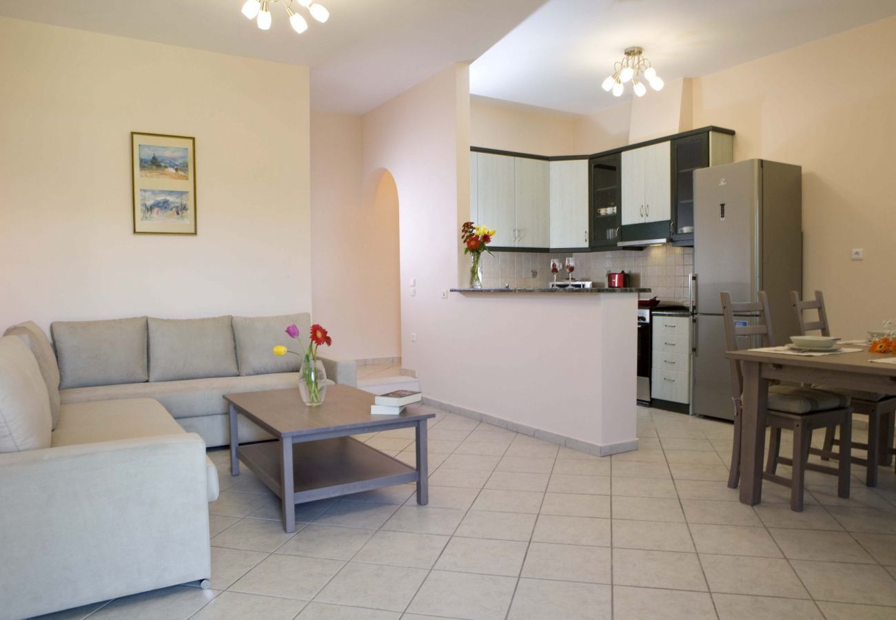 Villa Ioanna is een comfortabele vakantievilla met privé zwembad. Vlakbij hoofdstad in Kariotes, Lefkas