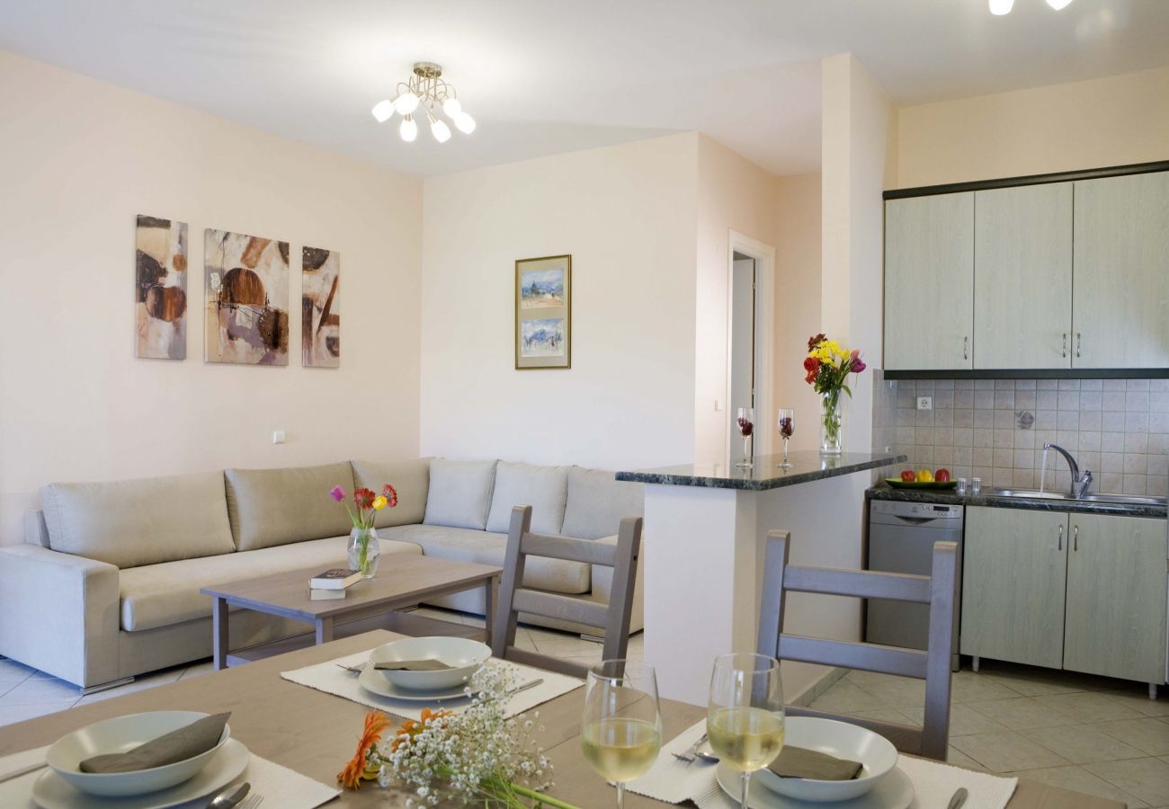Villa Ioanna is een comfortabele vakantievilla met privé zwembad. Vlakbij hoofdstad in Kariotes, Lefkas