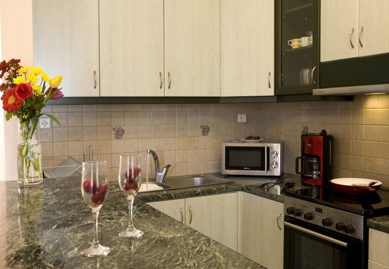 Villa Ioanna is een comfortabele vakantievilla met privé zwembad. Vlakbij hoofdstad in Kariotes, Lefkas