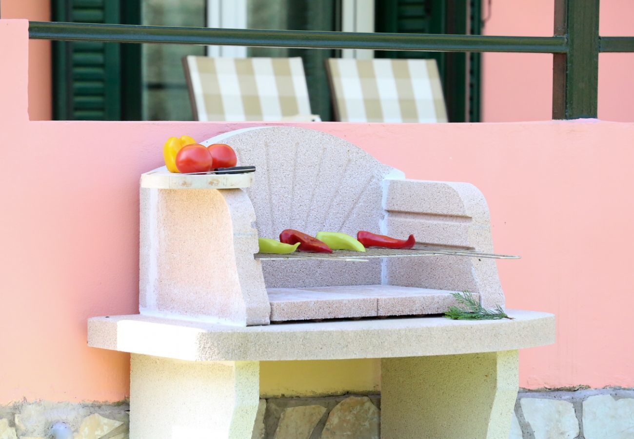 Villa Ioanna is een comfortabele vakantievilla met privé zwembad. Vlakbij hoofdstad in Kariotes, Lefkas
