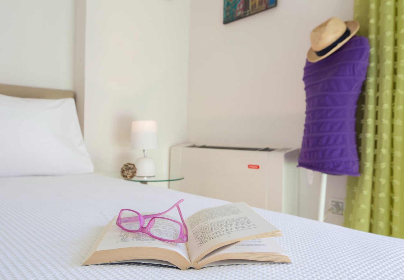 Villa Elionas is een moderne, kindvriendelijke vakantievilla met olijftuin en privé zwembad in Lefkas-stad, Lefkas