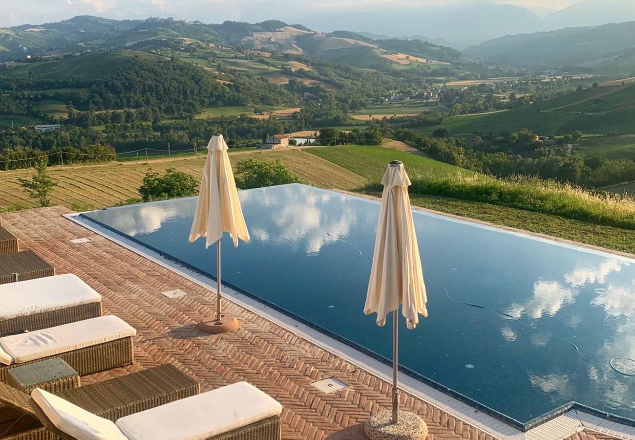 Villa in Montelparo - La Casa in Collina