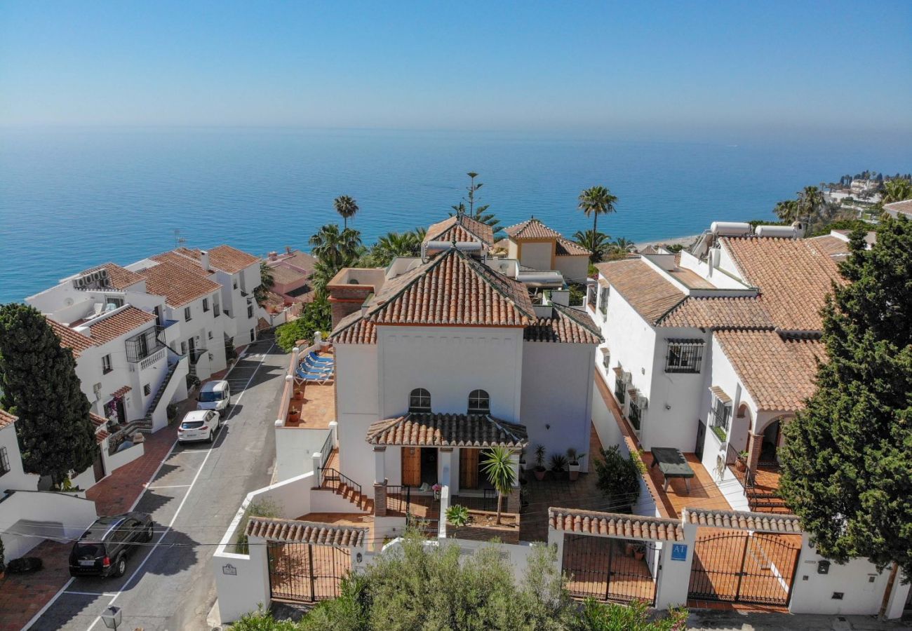 Villa in Nerja - Villa Burriana Dorada