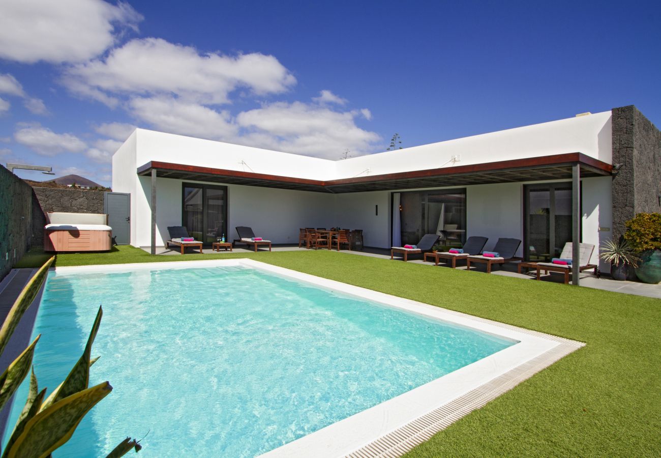 Villa in Puerto del Carmen - Villa Estrellita