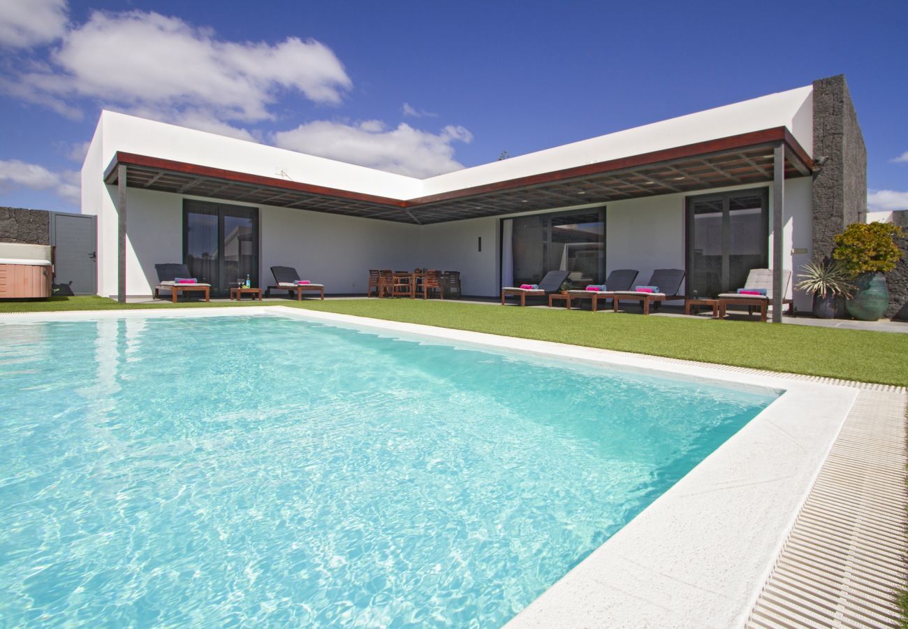 Villa in Puerto del Carmen - Villa Estrellita