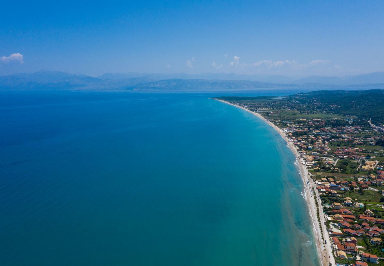 Villa Roda is een vrijstaande villa met privé zwembad en op loopafstand van het strand in Roda, Corfu