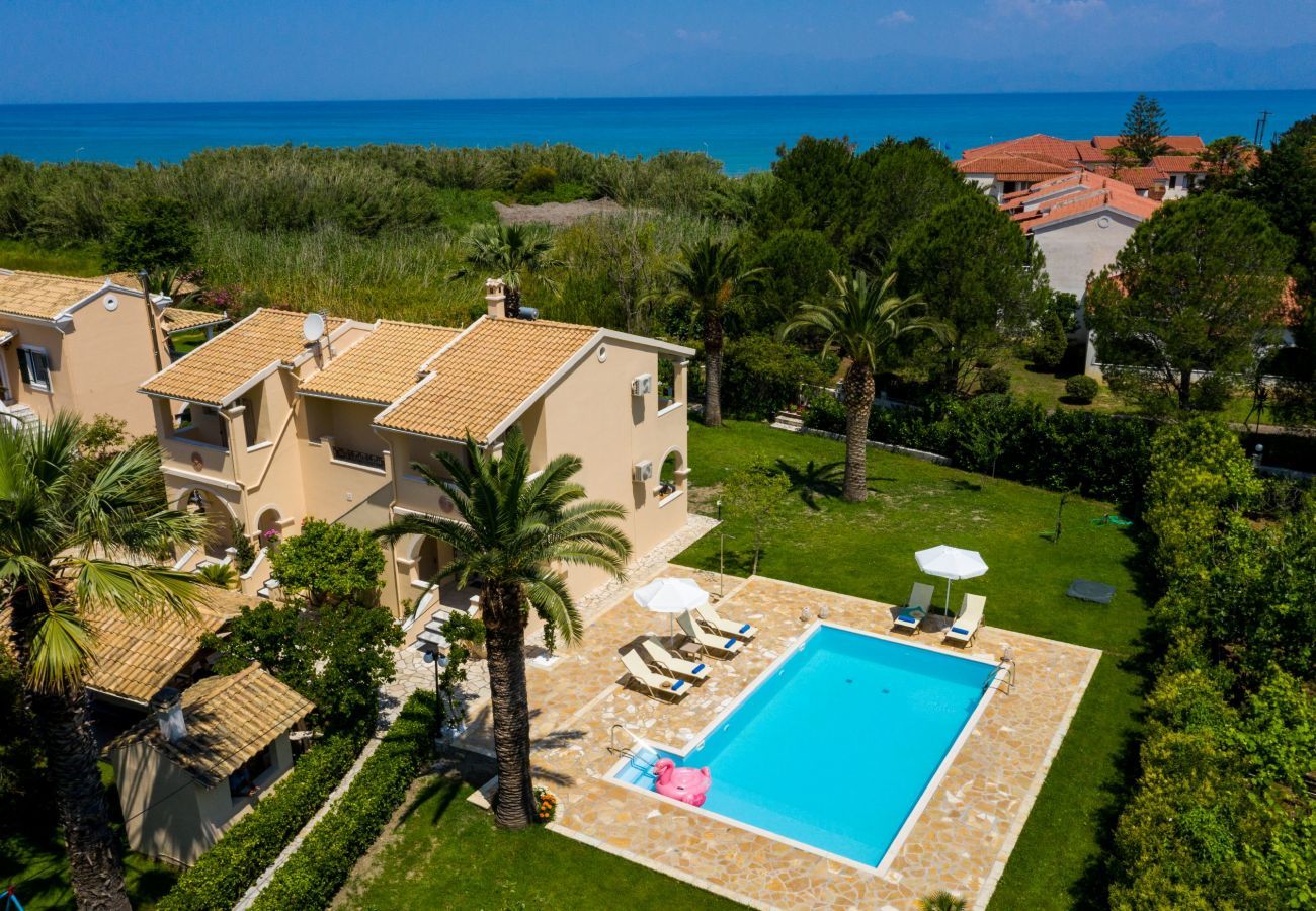 Villa Roda is een vrijstaande villa met privé zwembad en op loopafstand van het strand in Roda, Corfu