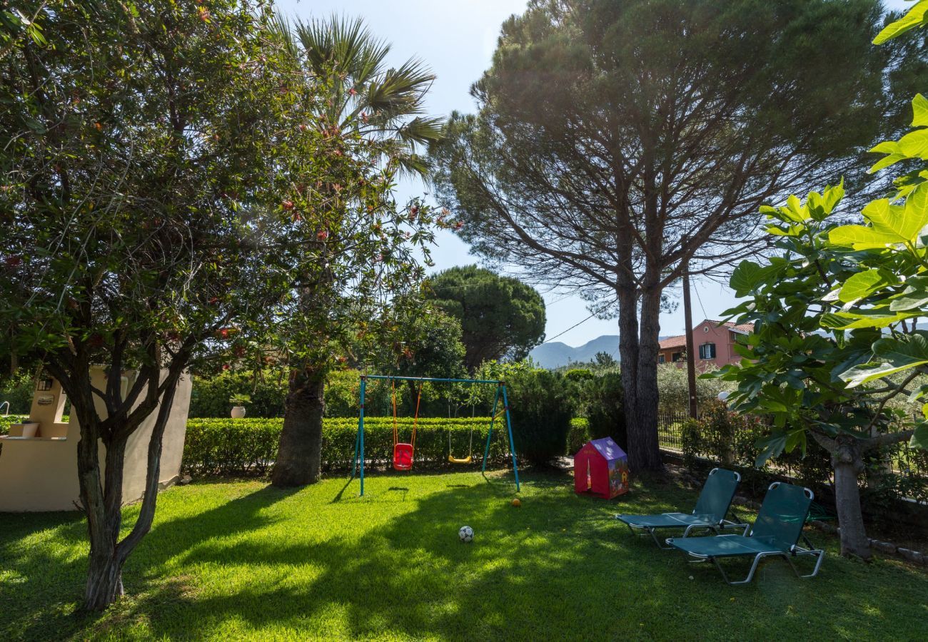 Villa Roda is een vrijstaande villa met privé zwembad en op loopafstand van het strand in Roda, Corfu