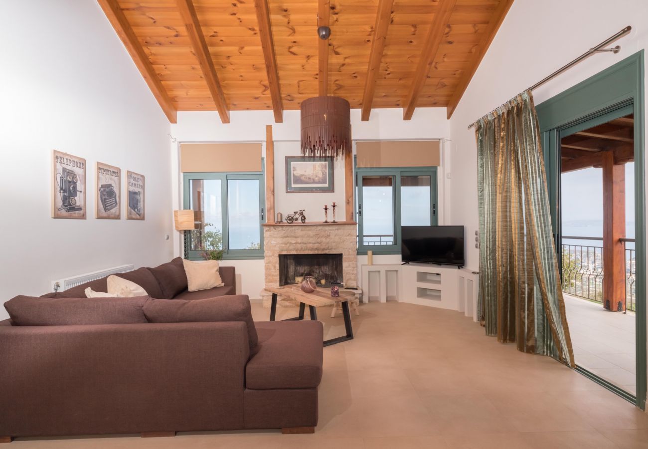 Villa Harmonia is een knusse vrijstaande villa met privézwembad en panoramisch uitzicht over de zee in Lygaria, Kreta