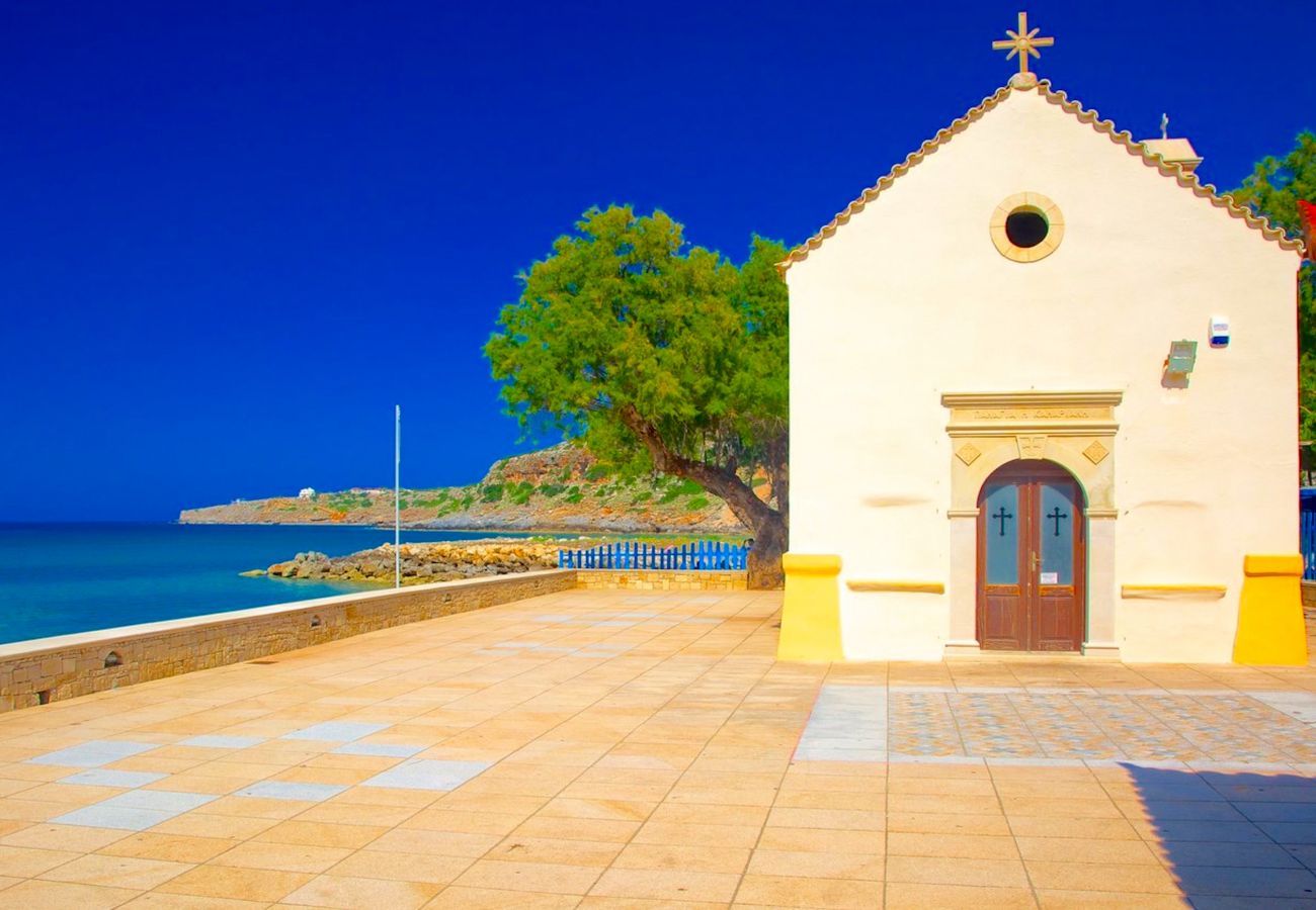 Villa Maia is een vrijstaande villa met privézwembad en op loopafstand van het strand in Gerani, Kreta